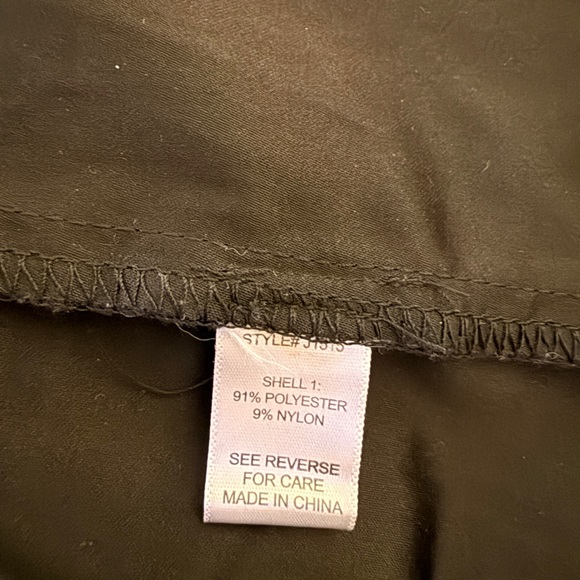 Active USA NWOT Black Hooded Vest with Pockets and Drawstring - Picture 7 of 7